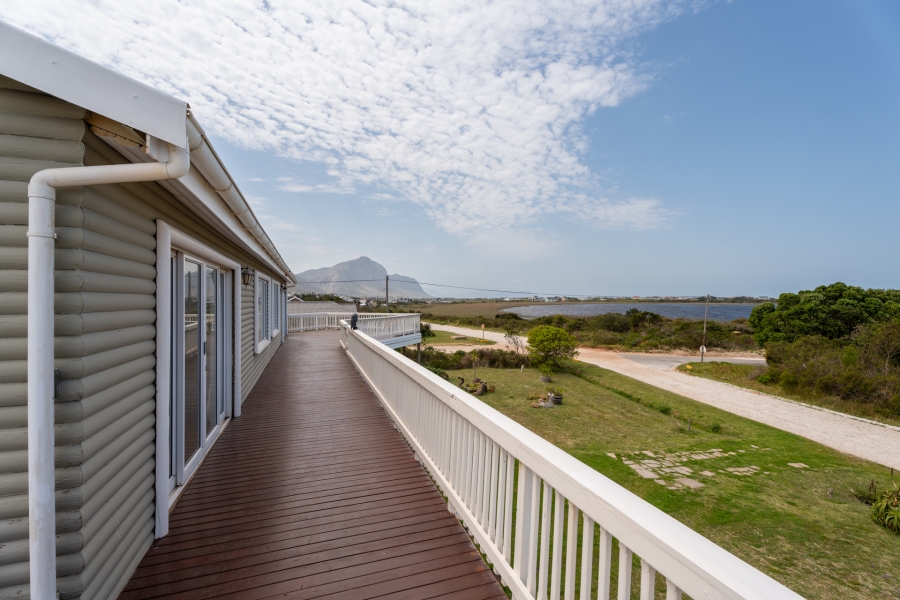 4 Bedroom Property for Sale in Bettys Bay Western Cape